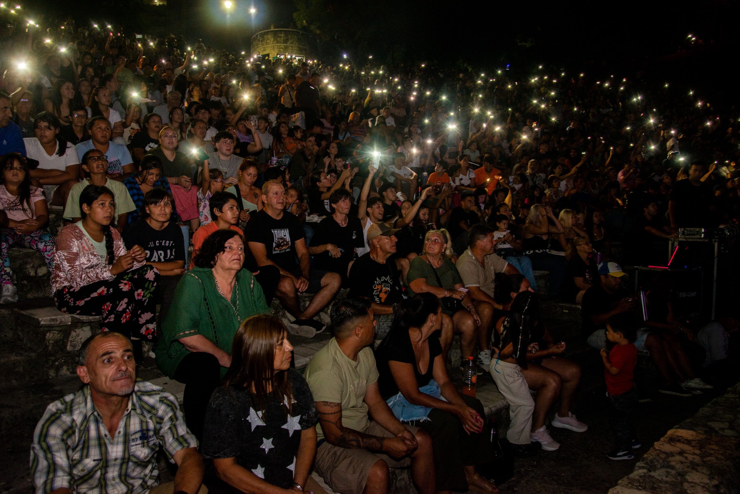 Música en el Anfiteatro cierra con la música de Chango Spasiuk y una noche de folclore : Paraná hacia el Mundo