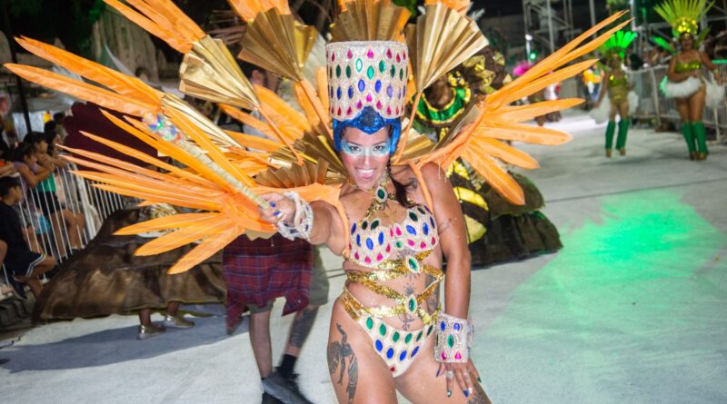 La tercera noche de los Carnavales paranaenses fue reprogramada por cuestiones climáticas