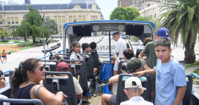 Construir Valores: alumnos de los Talleres Musicales disfrutaron de un paseo en el Bus turístico
