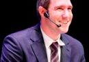 Charla abierta sobre economía e inteligencia artificial en UCA Paraná por el Día del Graduado