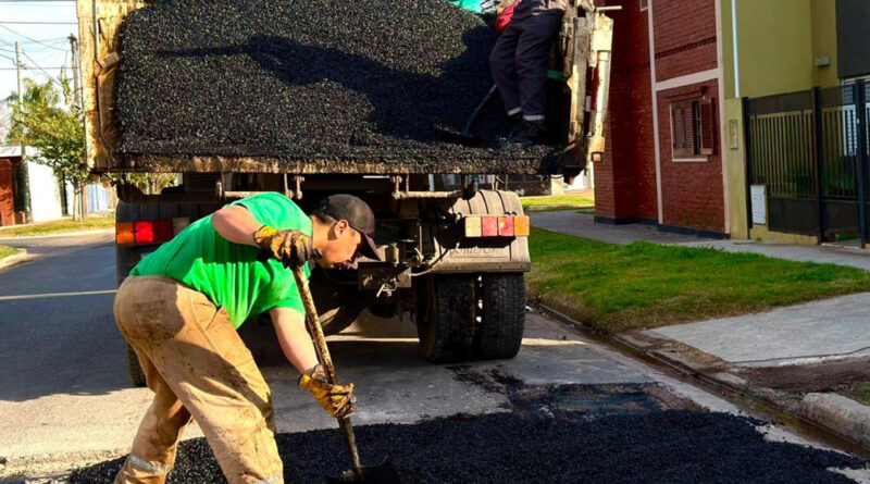 El Plan Calle a Calle continúa con trabajos de bacheo en Villa Hermosa