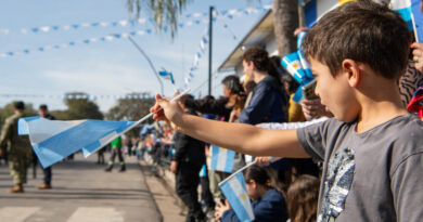 Cientos de vecinos celebraron el Día de la Independencia en Paraná