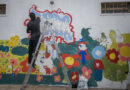 Barrio Rocamora pinta su historia e identidad en un mural que une generaciones