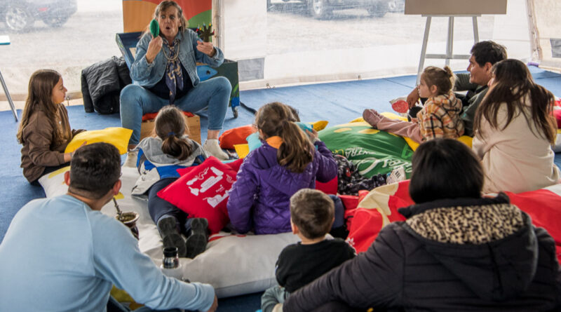 Éxito de la Carpa de los Niños en la Feria del Libro Paraná Lee