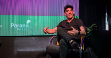 Mauricio Dayub fue protagonista de una nueva jornada de la Feria del Libro