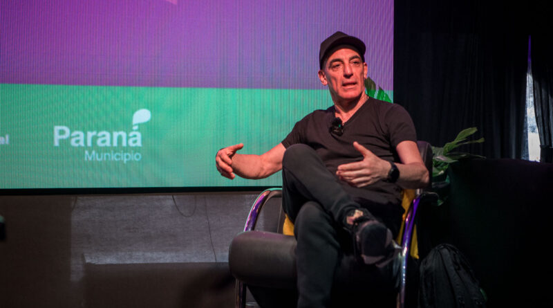 Mauricio Dayub fue protagonista de una nueva jornada de la Feria del Libro