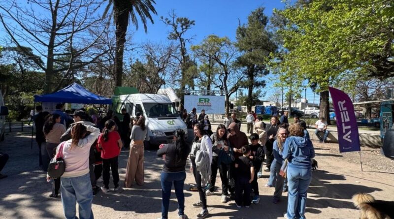 Trámites y servicios del gobierno provincial llegaron al Parque Gazzano