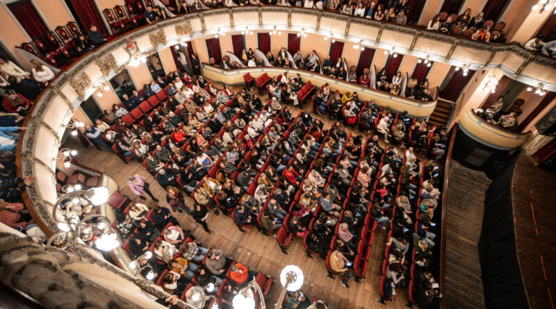 El Teatro Municipal 3 de Febrero presenta su agenda de octubre